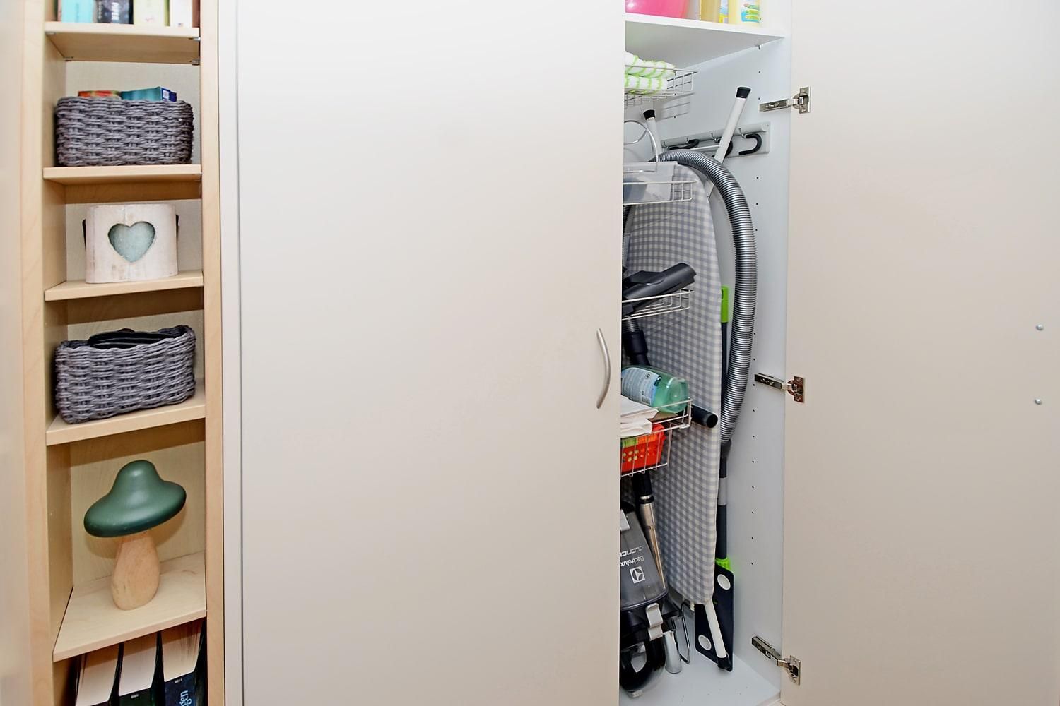 Putzschrank - Ferienwohnung Studio 25 - Haus Green - Davos Platz