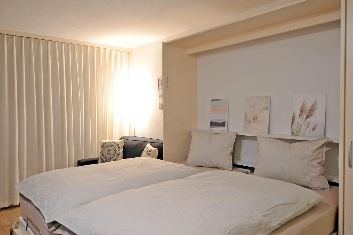 Doppelbett mit Sofa - Ferienwohnung Studio 25 - Haus Green - Davos Platz