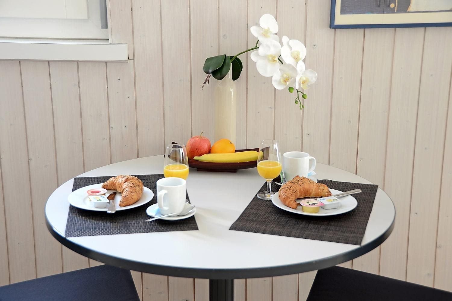 Frühstückstisch - Ferienwohnung Studio 25 - Haus Green - Davos Platz